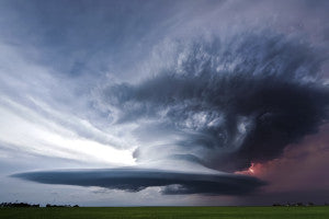 Beautifully structured supercell thunderstorm in American Plains Tornado warning