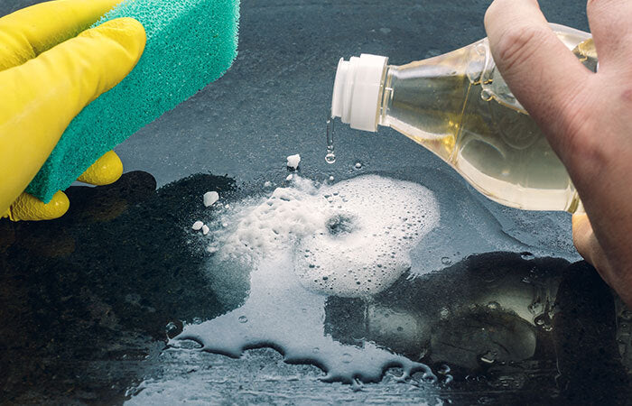 20+ Emergency Uses for White Vinegar